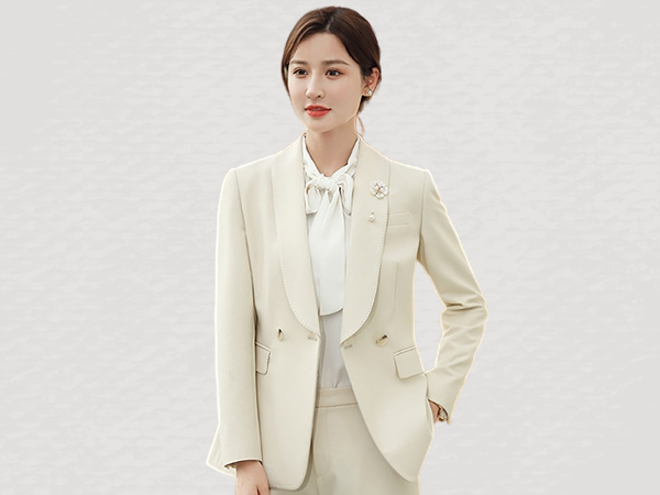 新款杏色時尚套裝