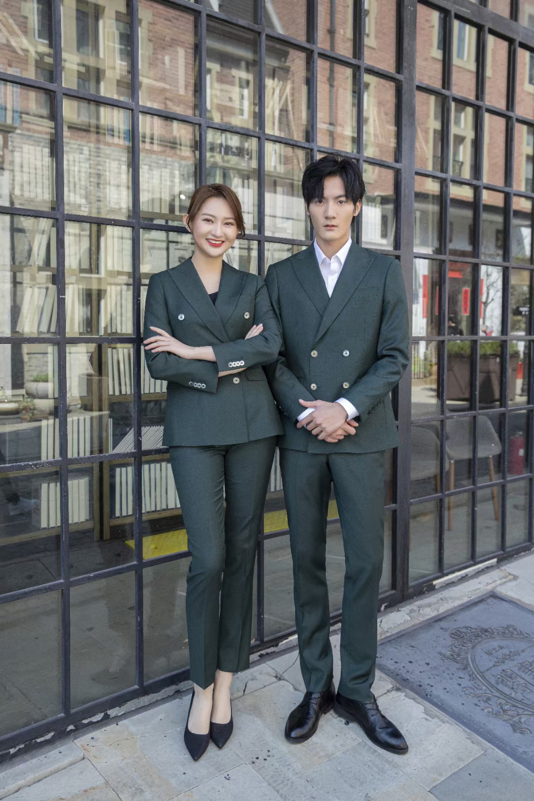 湖南掌尚服飾有限公司_衡陽職業(yè)制服時(shí)尚西服設(shè)計(jì)生產(chǎn)銷售