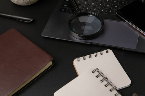 放大鏡便簽本辦公用品與汽車零配件商務攝影的藝術